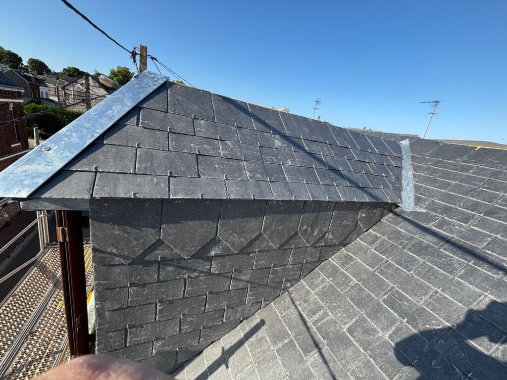 Travaux de zinguerie sur mesure – noue zinc naturel 0,70 mm, toiture Petit-Quevilly