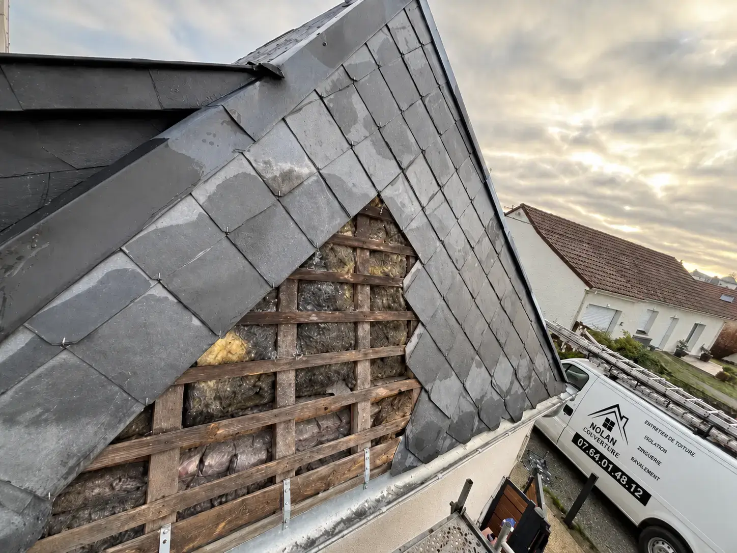 Rénovation partielle de toiture en ardoise naturelle par Nolan Couverture